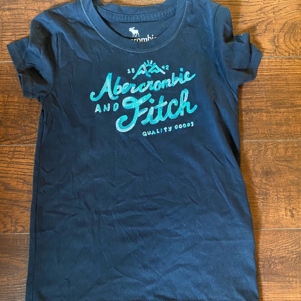 Abercrombie kids blue shirt with logo on front size 5/6